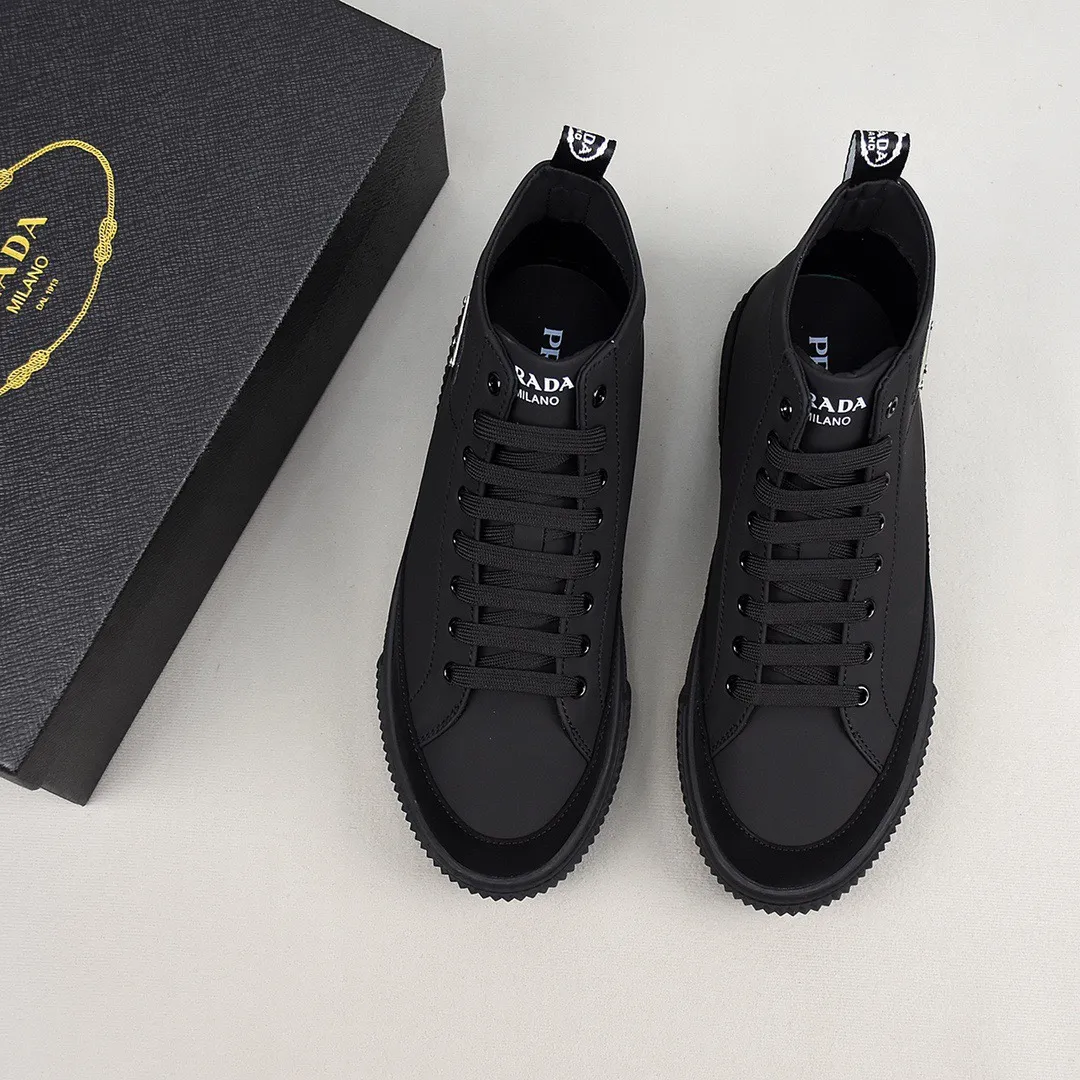 PRADA [Prada] high-top sports and casual shoes. Men's shoes 💰440💰. The upper is made of cowhide, sheepskin lining, rubber outsole, comfortable on the feet, men's size 38-44, choose according to your usual wearing size.